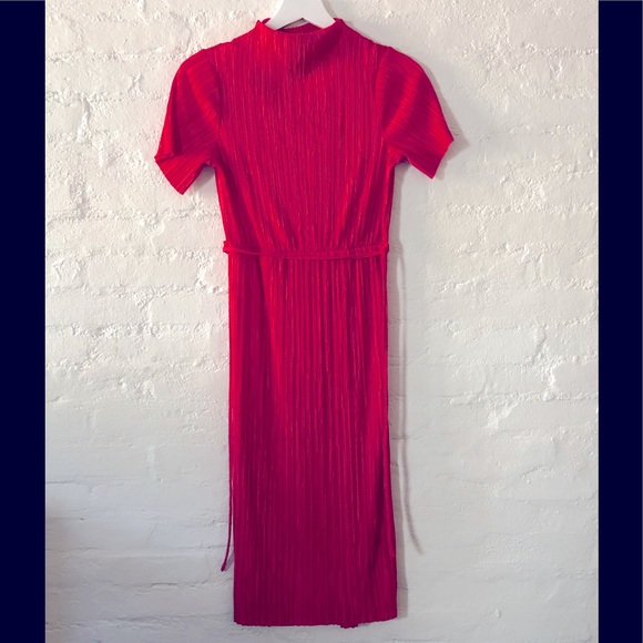 Pleated dress with tie & high neckline - Picture 2 of 3